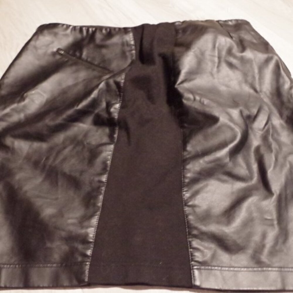 Women’s Penningtons Black Faux Leather Panel Skirt Curvy Fit Size 20